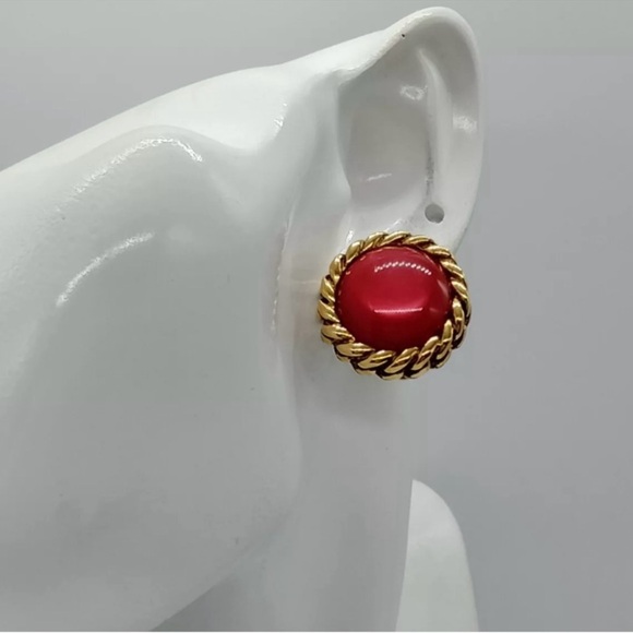 Chanel rare Vintage Clip On Earrings with COA - Picture 9 of 10